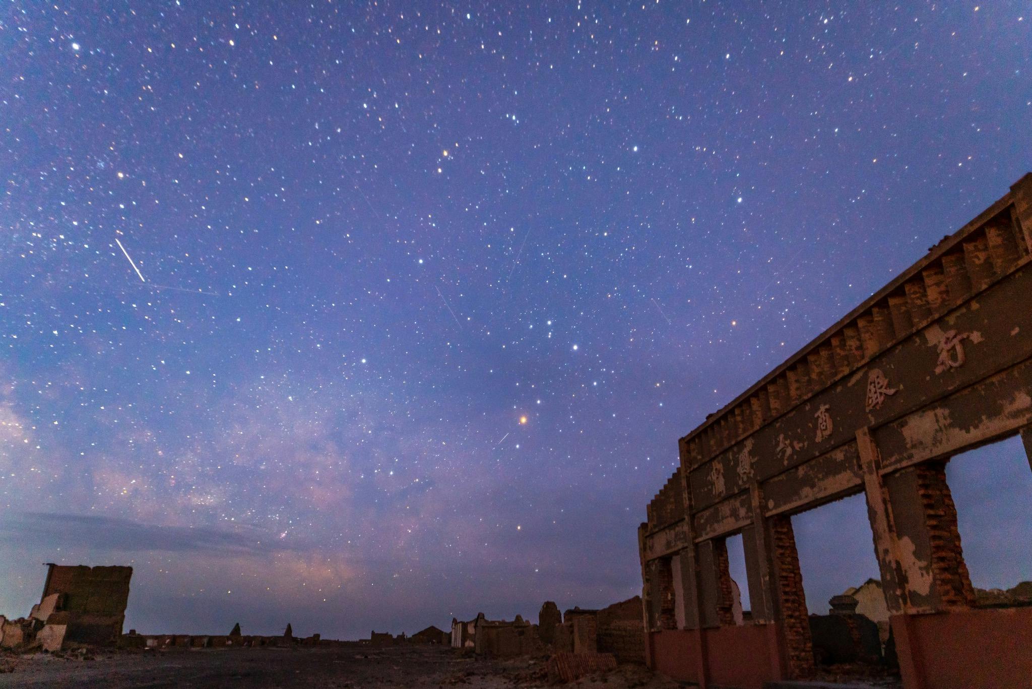 无人之境——青海星空拍摄之旅：废墟里看银河